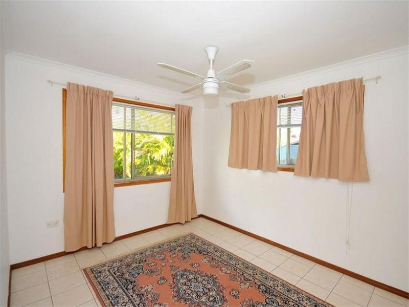 7 Howlett Street, Urangan QLD 4655