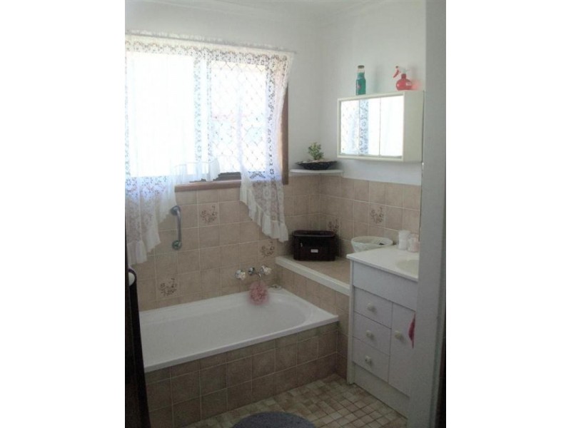 2 Preston Street, Point Vernon QLD 4655