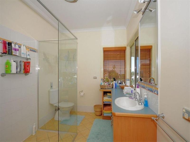 8 Regency Avenue, Urraween QLD 4655