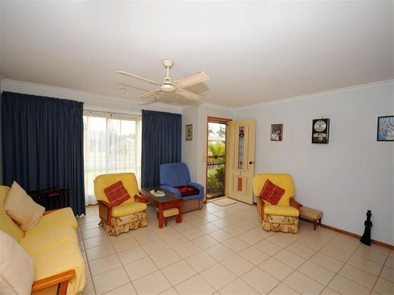 2 Meledie Avenue, Kawungan QLD 4655