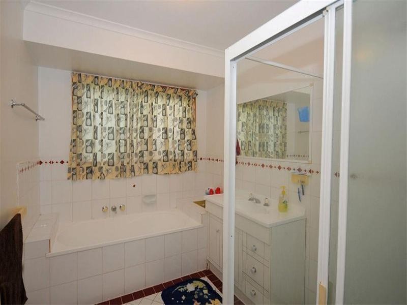 2 Meledie Avenue, Kawungan QLD 4655