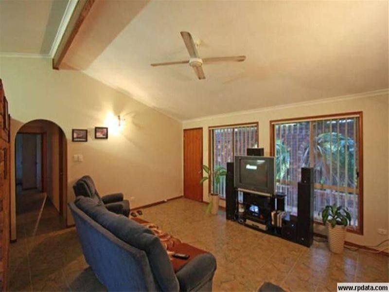 8 Bruce Street, Torquay QLD 4655