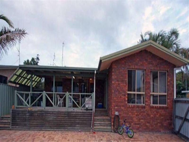 8 Bruce Street, Torquay QLD 4655