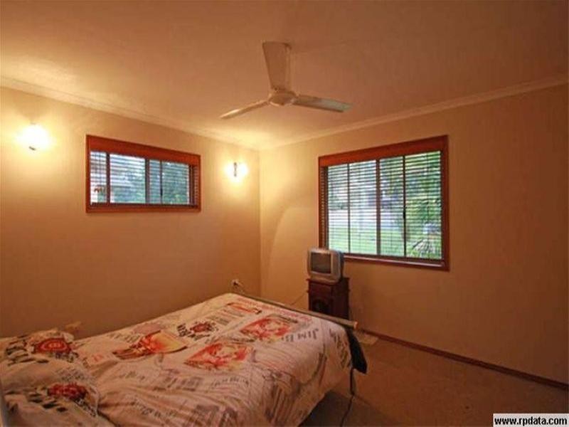 8 Bruce Street, Torquay QLD 4655