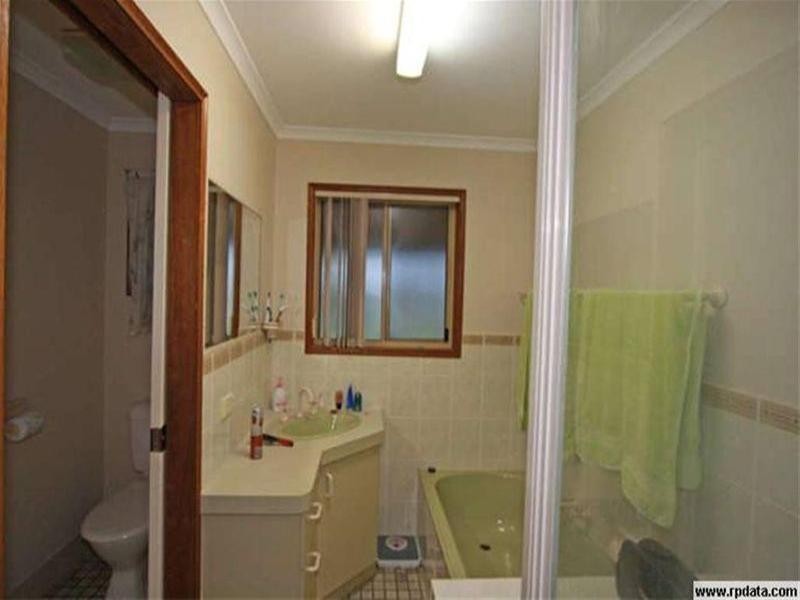 8 Bruce Street, Torquay QLD 4655