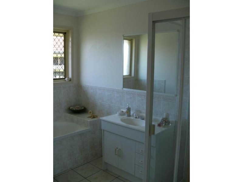 1 King Edward, Urangan QLD 4655