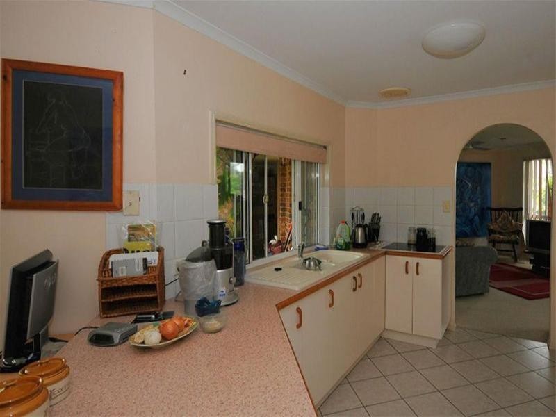 38 Victoria Street, Point Vernon QLD 4655