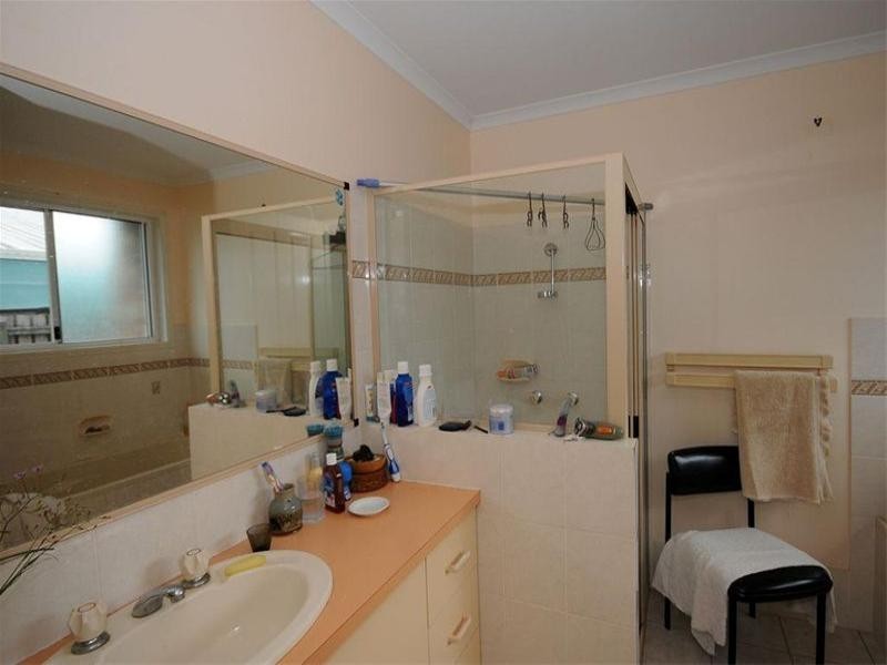 38 Victoria Street, Point Vernon QLD 4655