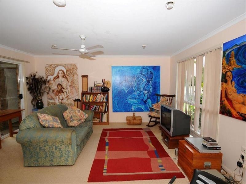 38 Victoria Street, Point Vernon QLD 4655