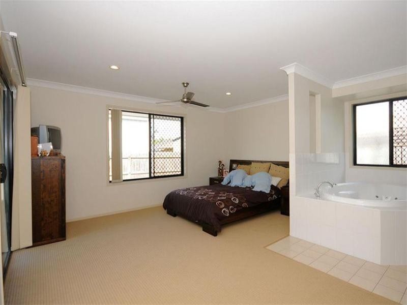 5 Stringybark, Urangan QLD 4655