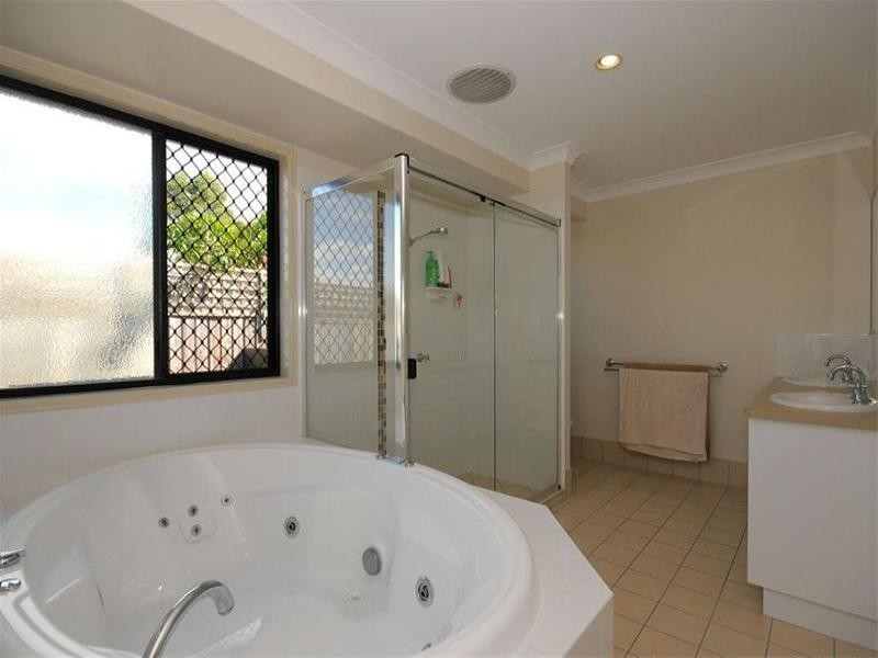 5 Stringybark, Urangan QLD 4655