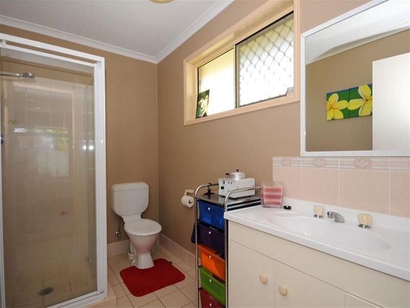 24 Bowerbird Avenue, Eli Waters QLD 4655