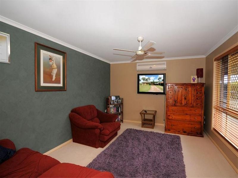 24 Bowerbird Avenue, Eli Waters QLD 4655