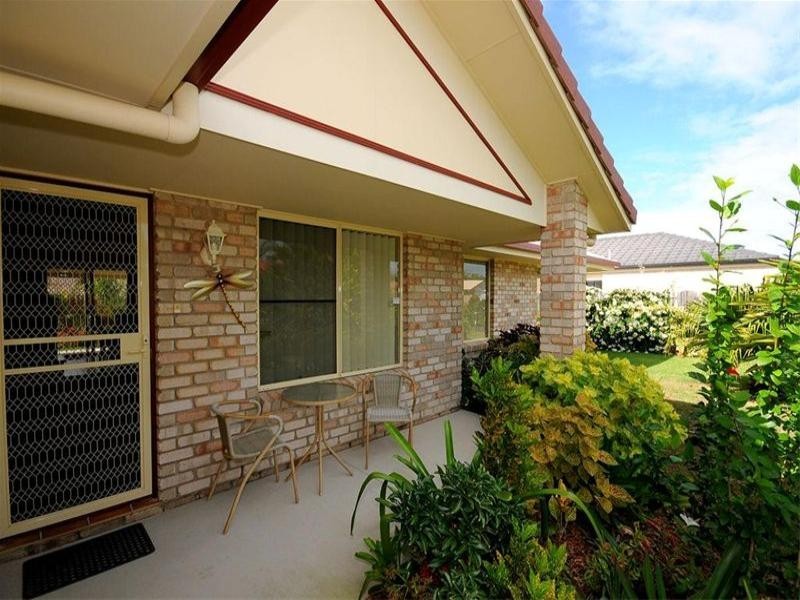 14 Moonstone Drive, Urangan QLD 4655