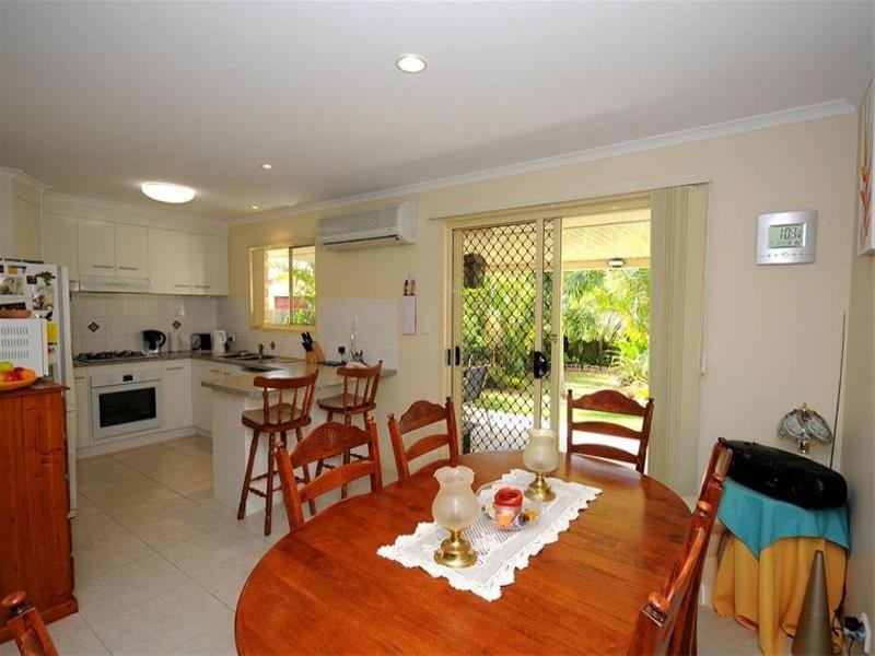 14 Moonstone Drive, Urangan QLD 4655