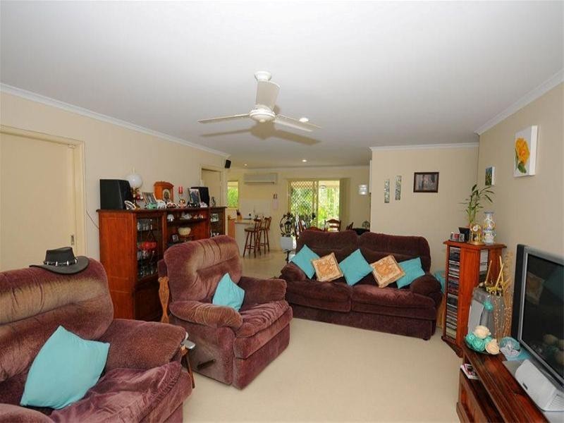 14 Moonstone Drive, Urangan QLD 4655