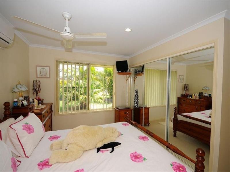 14 Moonstone Drive, Urangan QLD 4655