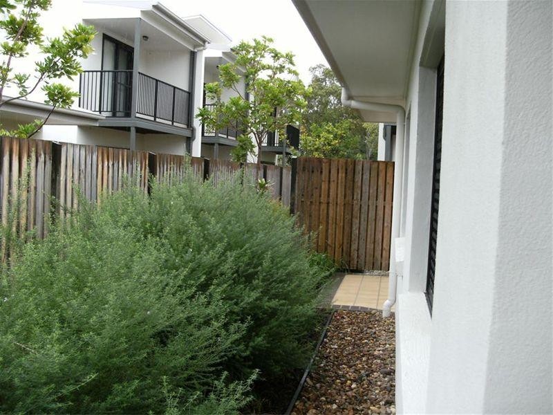 8/654 Charlton Esplanade, Urangan QLD 4655