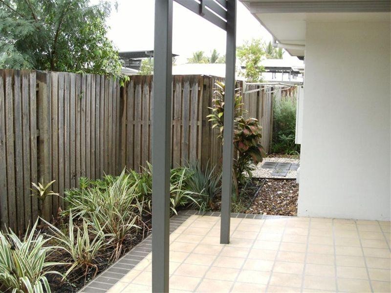 8/654 Charlton Esplanade, Urangan QLD 4655