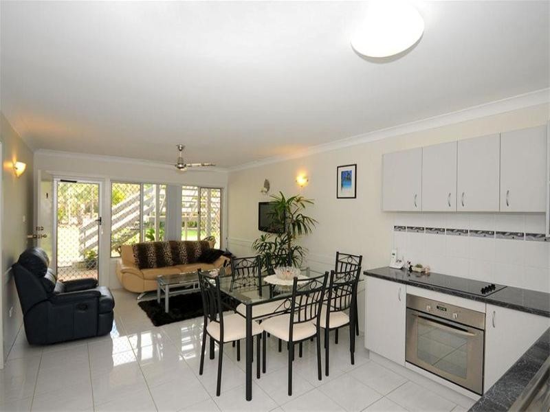 9/477 Esplanade, Torquay QLD 4655
