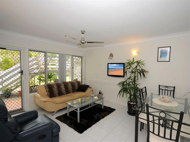 9/477 Esplanade, Torquay QLD 4655