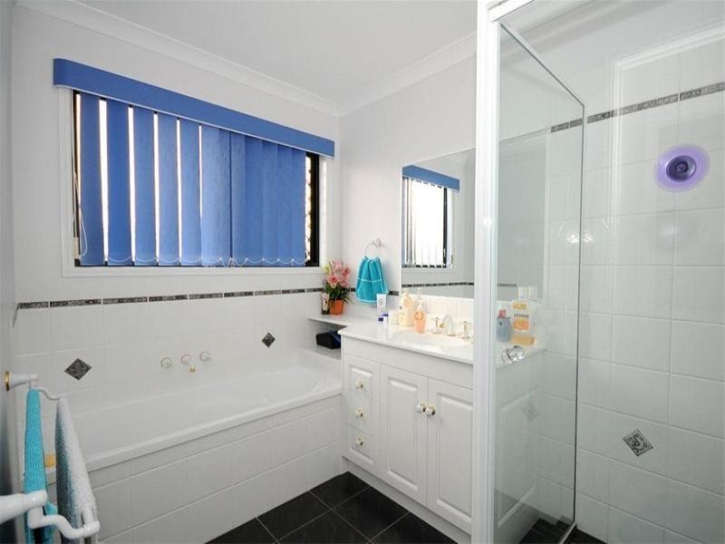 12 Surrey Court, Kawungan QLD 4655