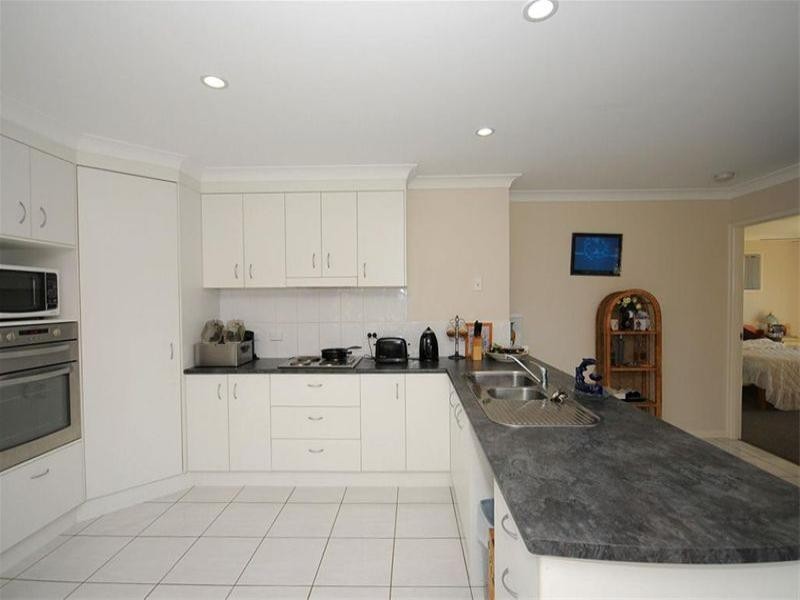 5 Pharlap Court, Point Vernon QLD 4655