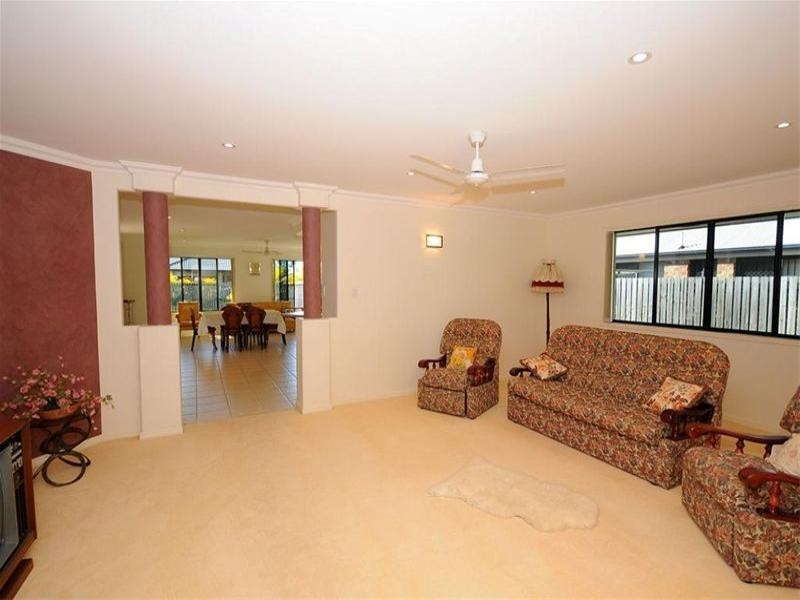 3 Surrey Court, Kawungan QLD 4655