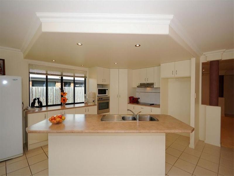 3 Surrey Court, Kawungan QLD 4655