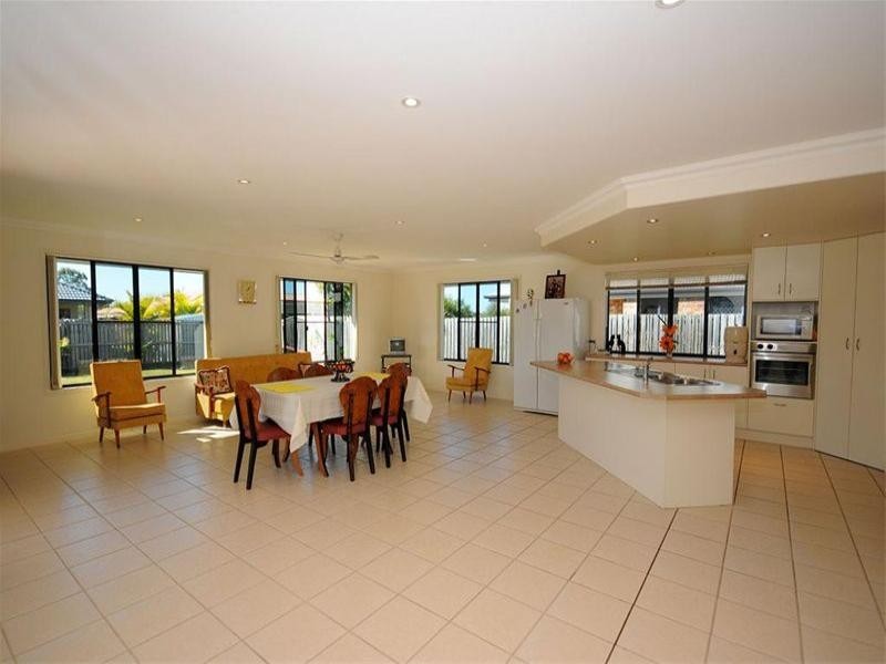 3 Surrey Court, Kawungan QLD 4655