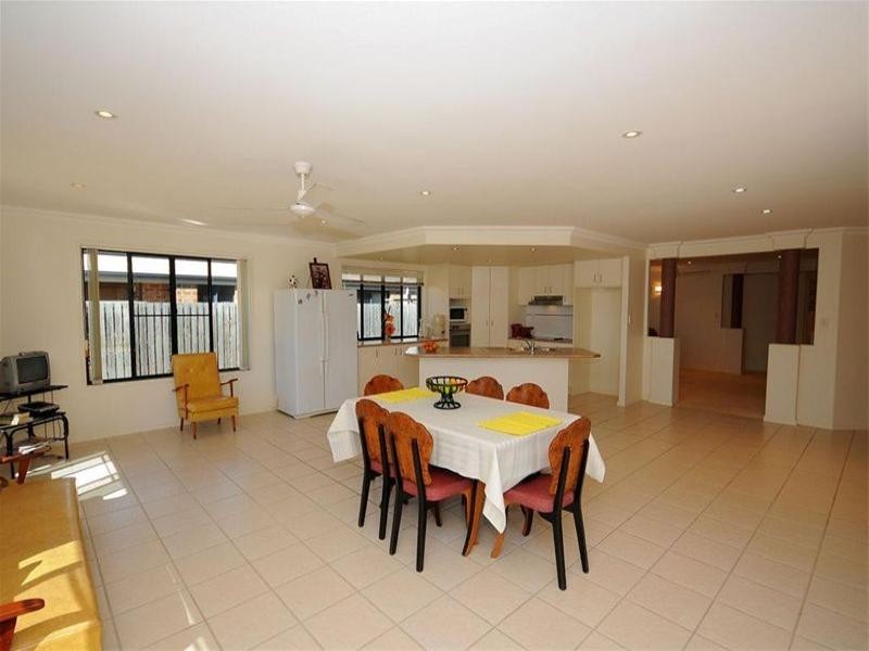 3 Surrey Court, Kawungan QLD 4655