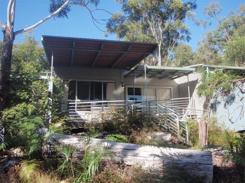 U 127 Satinay, Kingfisher Bay, Fraser Island QLD 4581