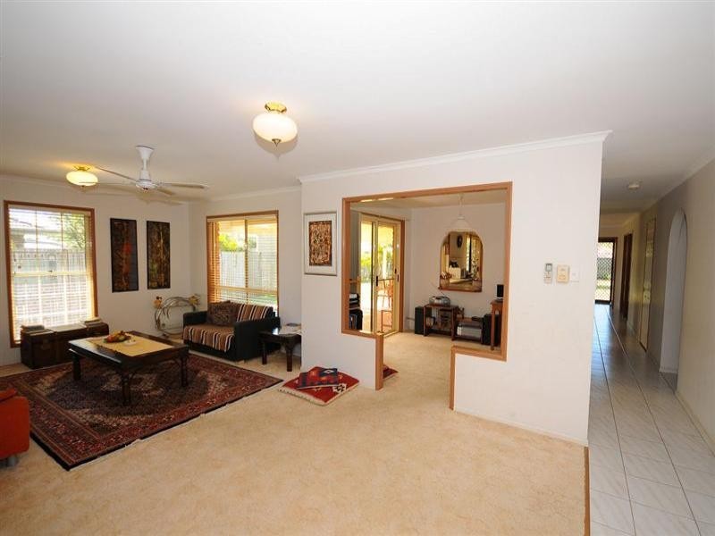 8 Elm Court, Kawungan QLD 4655