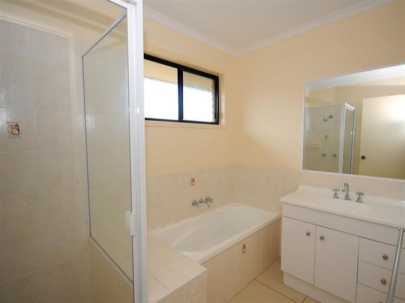 11 Gunsund Way, Point Vernon QLD 4655