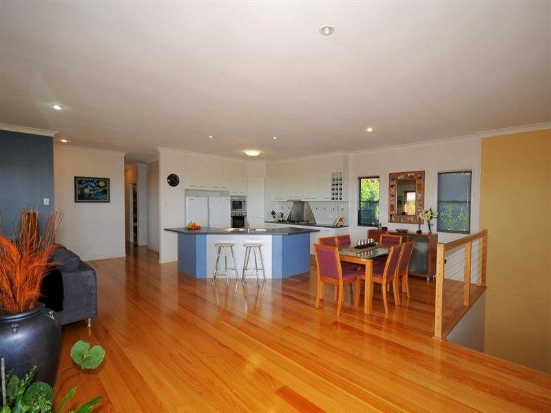 6 Baunfiend Court, Urraween QLD 4655