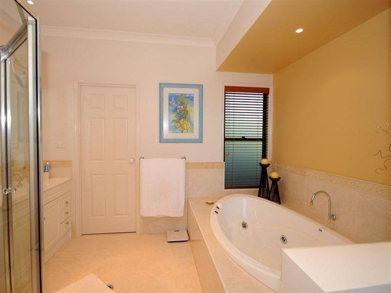 6 Baunfiend Court, Urraween QLD 4655