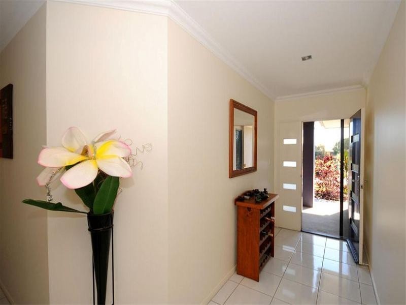 9 Harrison Circuit, Urangan QLD 4655