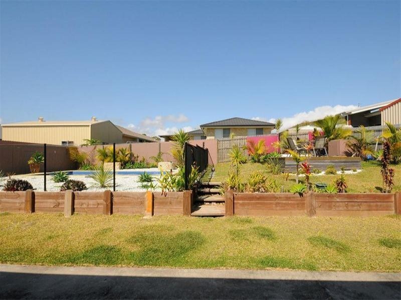 9 Harrison Circuit, Urangan QLD 4655