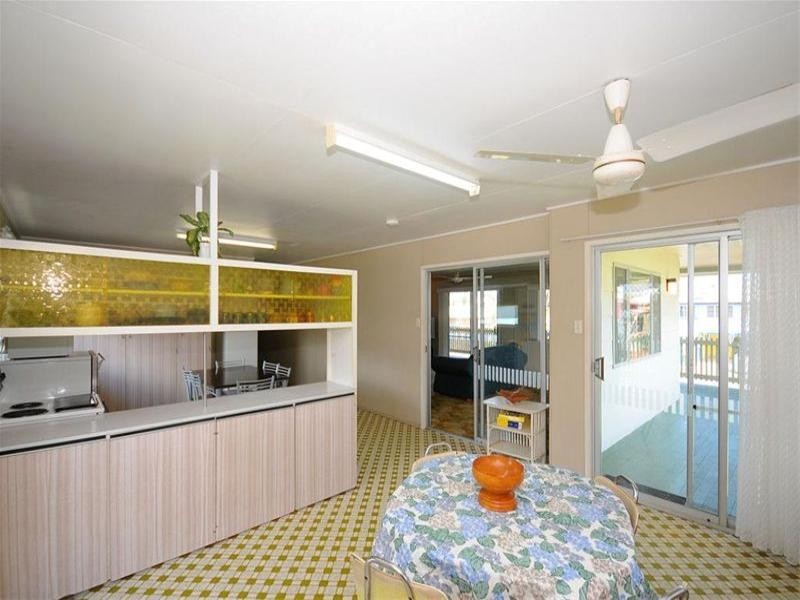 4 Churchill Street, Urangan QLD 4655