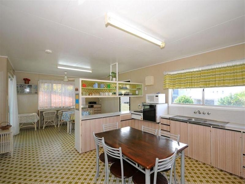 4 Churchill Street, Urangan QLD 4655