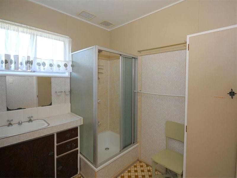 4 Churchill Street, Urangan QLD 4655