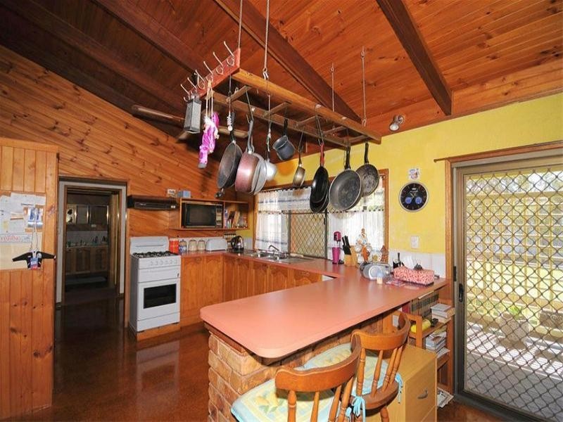 62 Limpus Street, Urangan QLD 4655