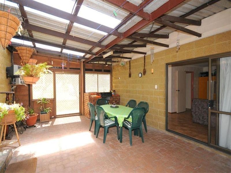 62 Limpus Street, Urangan QLD 4655
