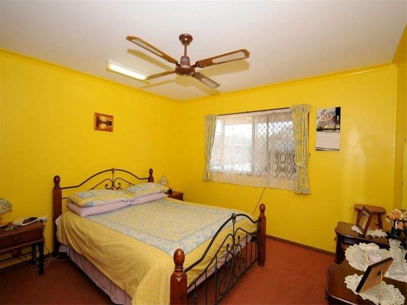 62 Limpus Street, Urangan QLD 4655