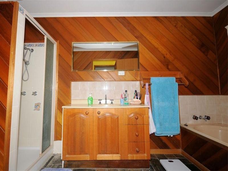 62 Limpus Street, Urangan QLD 4655