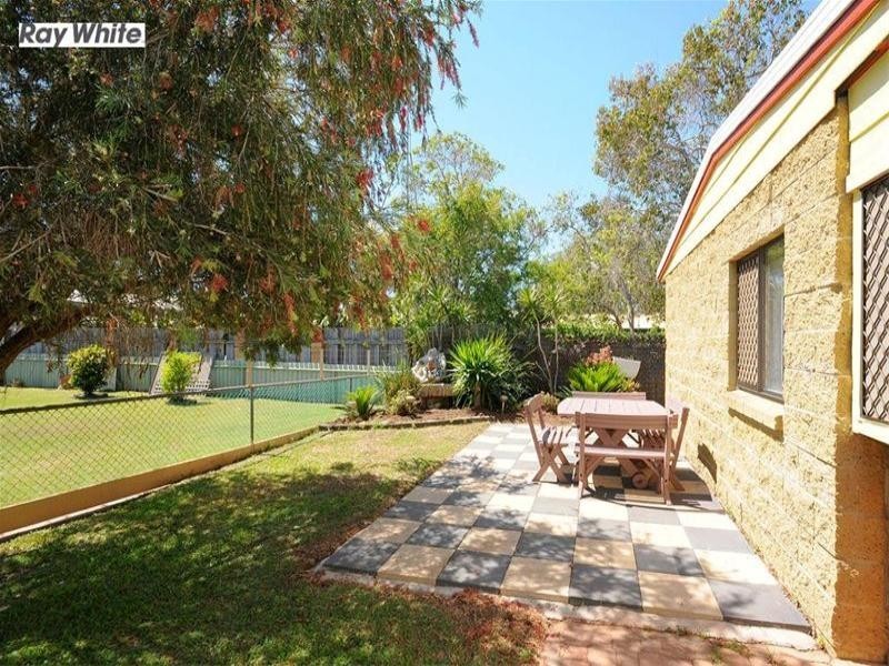 62 Limpus Street, Urangan QLD 4655