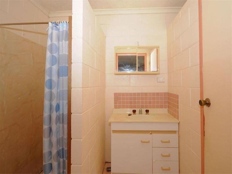 62 Limpus Street, Urangan QLD 4655