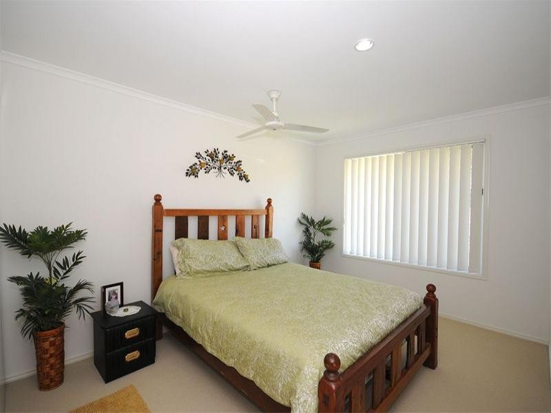 12 Topaz Curcuit, Urangan QLD 4655