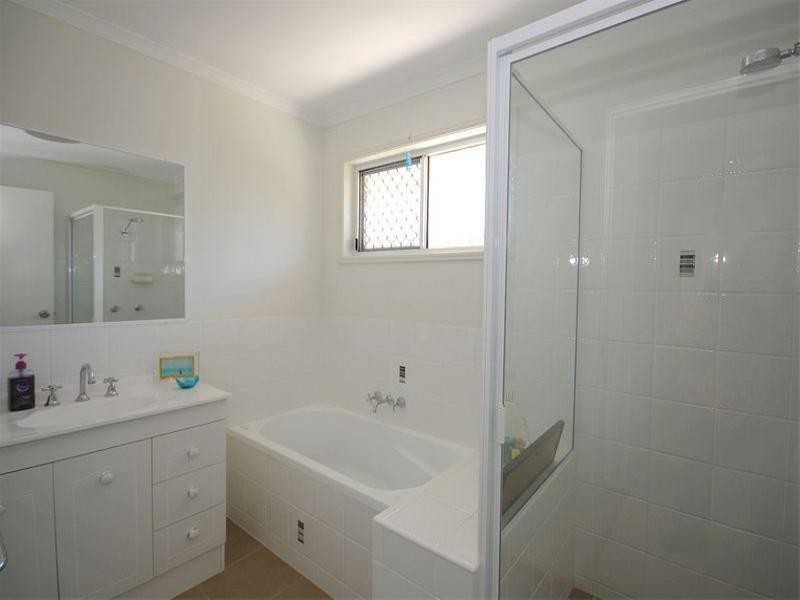 12 Topaz Curcuit, Urangan QLD 4655