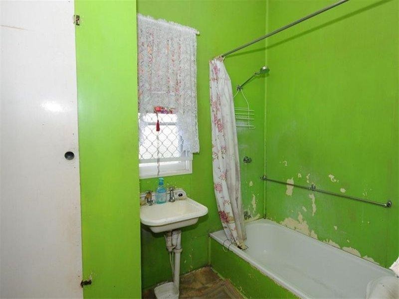 75 Beach Road, Pialba QLD 4655